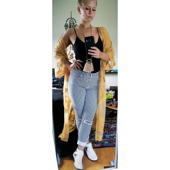 Meet your Posher, Andrea - Picture 3 of 5